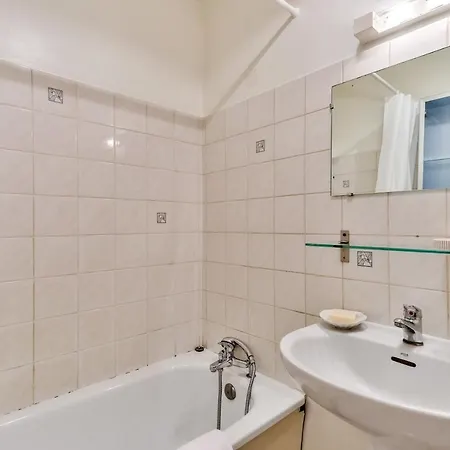 Studio With Bathtub - Near Chantenay דירה נאנט